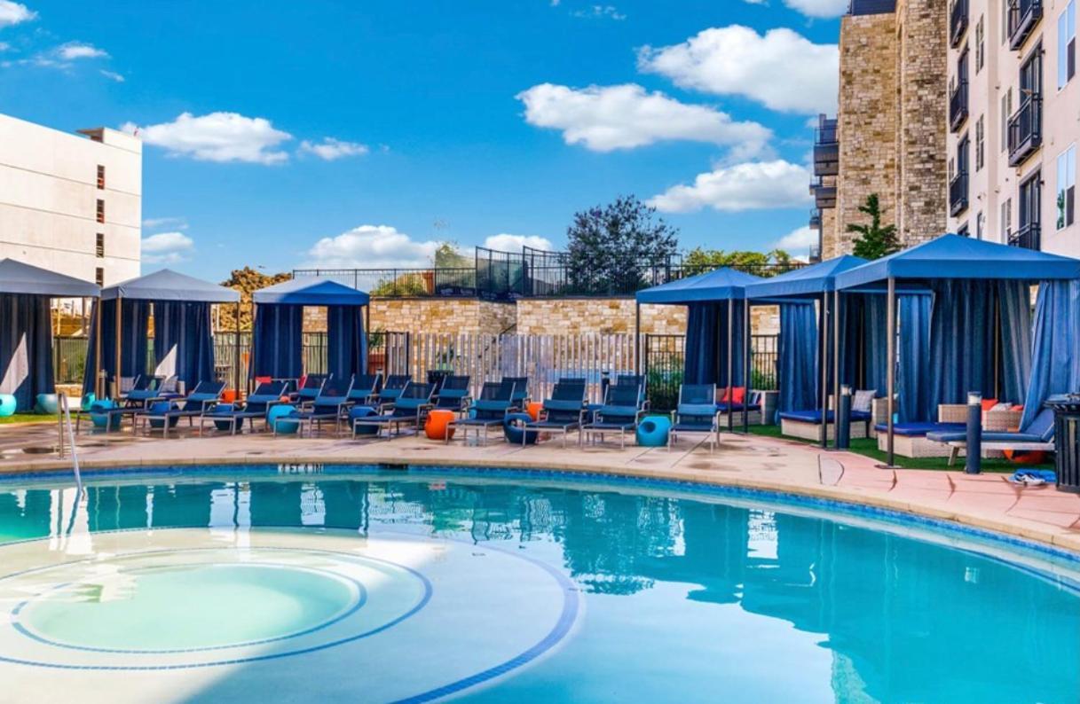 Cozy Retreat-Free Reserved Parking-Pool Addison Extérieur photo
