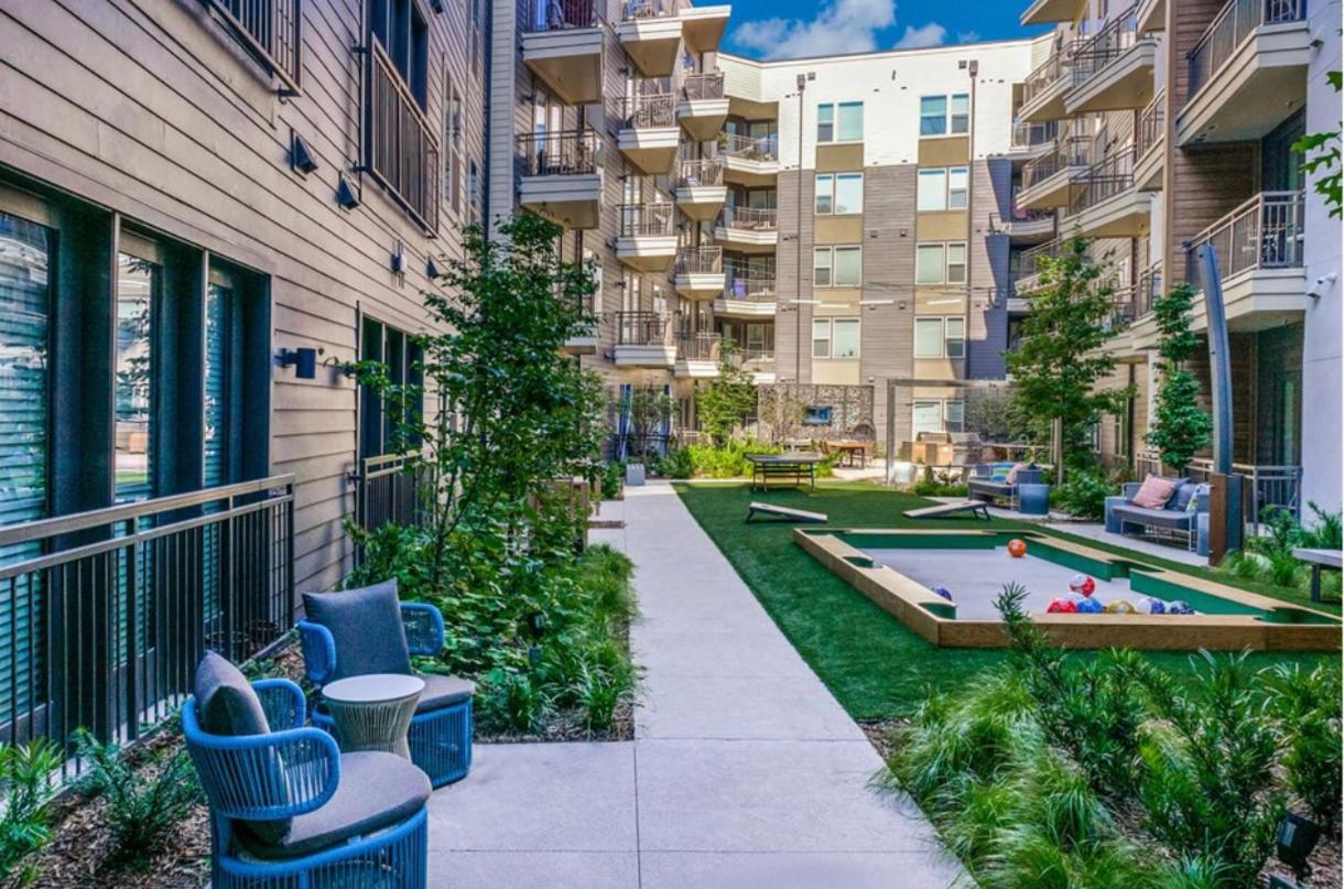 Cozy Retreat-Free Reserved Parking-Pool Addison Extérieur photo